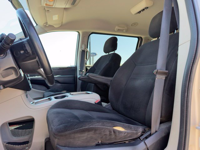 Used 2015 Dodge Grand Caravan SXT w/ Rear Park Assist Package FWD image 8