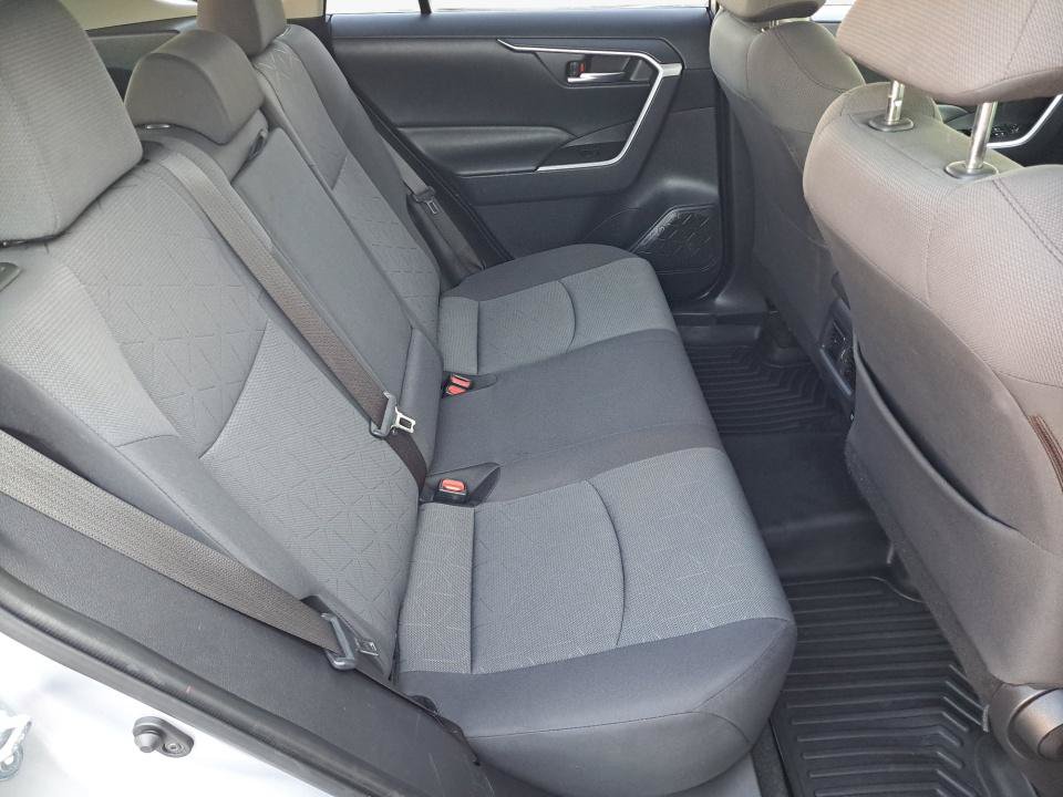 Used 2019 Toyota RAV4 XLE FWD image 15
