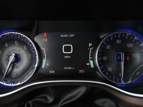 Used 2018 Chrysler Pacifica Touring-L Plus FWD image 16