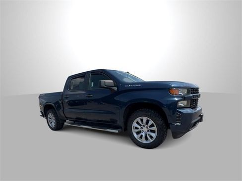 Used 2020 Chevrolet Silverado 1500 Custom w/ Custom Value Package image 2