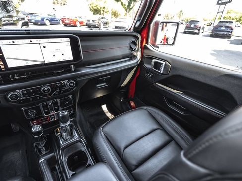 Used 2024 Jeep Wrangler Unlimited Rubicon AWD/4WD image 28