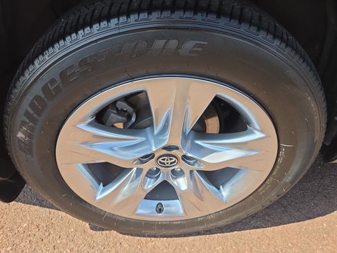 Certified 2019 Toyota Highlander Limited AWD/4WD image 10
