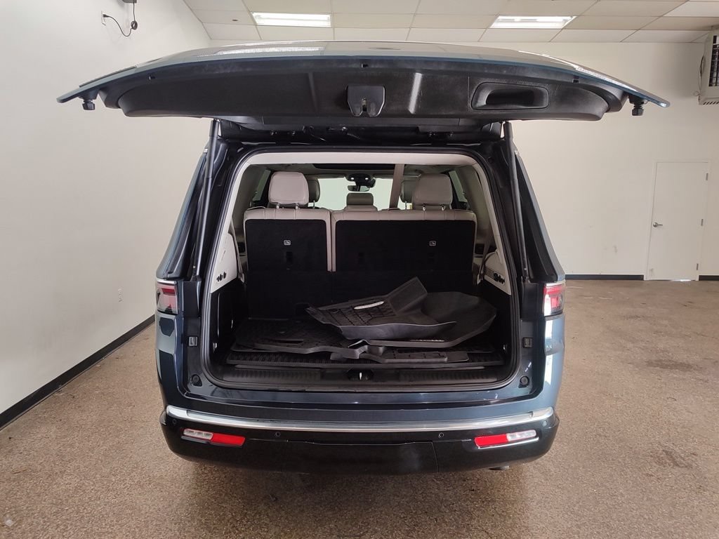 Used 2023 Jeep Wagoneer 4WD w/ Premium Group I image 5