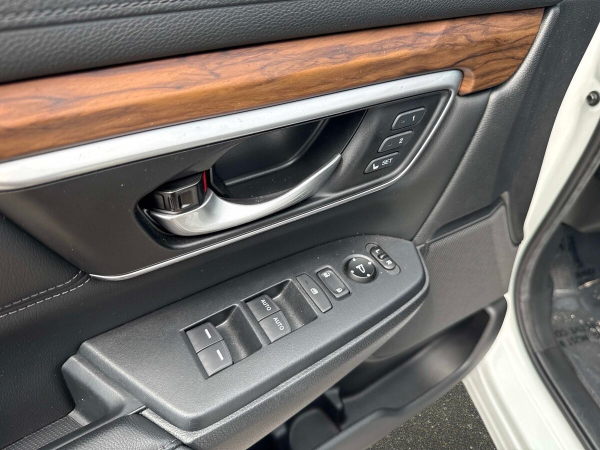 Used 2020 Honda CR-V Touring image 17