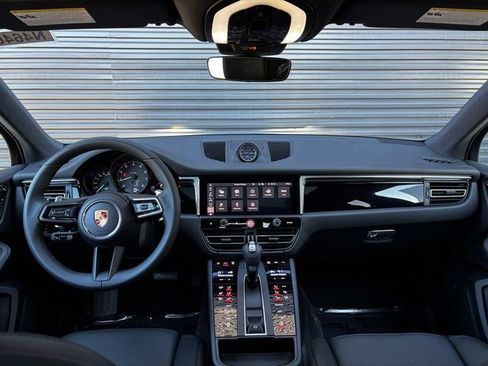 Certified 2026 Porsche Macan AWD/4WD image 13