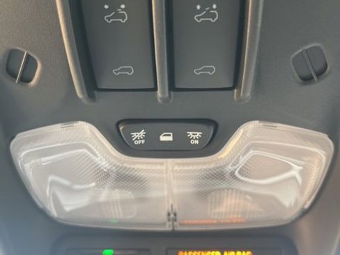 Used 2025 GMC Canyon AT4 w/ Off-Road Front Bumper Package image 16