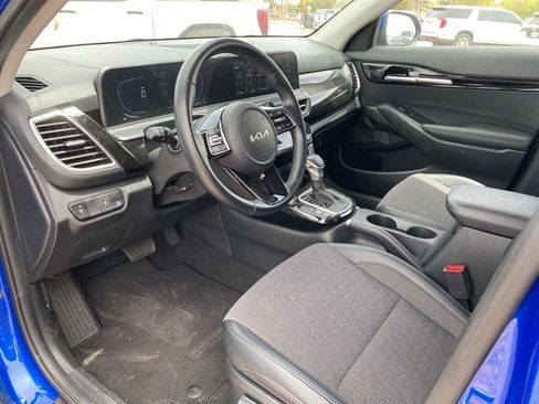 Used 2025 Kia Seltos S FWD image 6