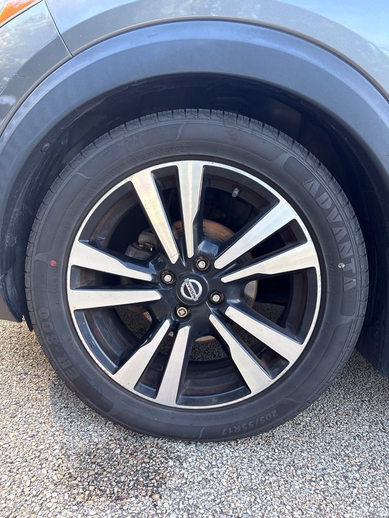 Used 2019 Nissan Kicks SR FWD image 44