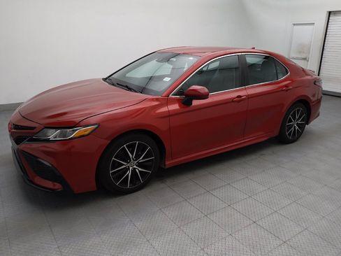 Used 2021 Toyota Camry SE FWD image 2