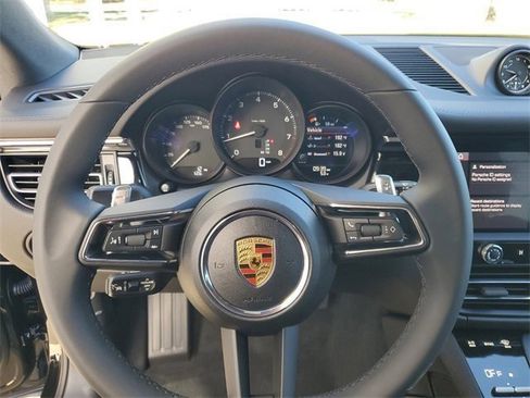 Used 2025 Porsche Macan image 16