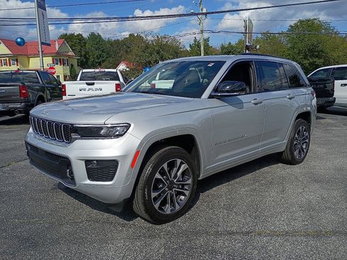 New 2025 Jeep Grand Cherokee Overland w/ Trailer Tow Package AWD/4WD image 3