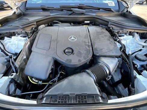 Used 2025 Mercedes-Benz GLC 300 4MATIC image 31