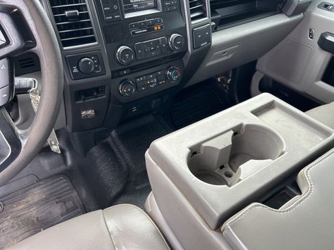 Used 2019 Ford F250 XL w/ Power Equipment Group image 18