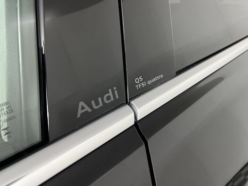 Used 2025 Audi Q5 Premium w/ Convenience Package image 5