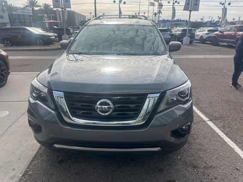 Used 2017 Nissan Pathfinder SV image 2