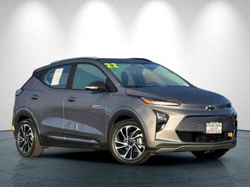 Used 2022 Chevrolet Bolt EUV Premier w/ Sun & Sound Package image 2