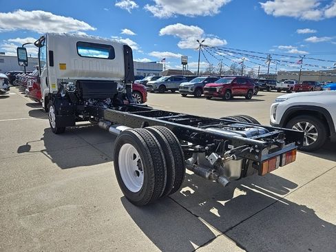 New 2025 Chevrolet Low Cab Forward image 9