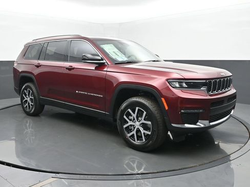 Used 2025 Jeep Grand Cherokee L Limited image 7