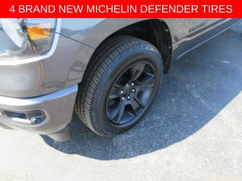 Used 2022 RAM 1500 Big Horn AWD/4WD image 3