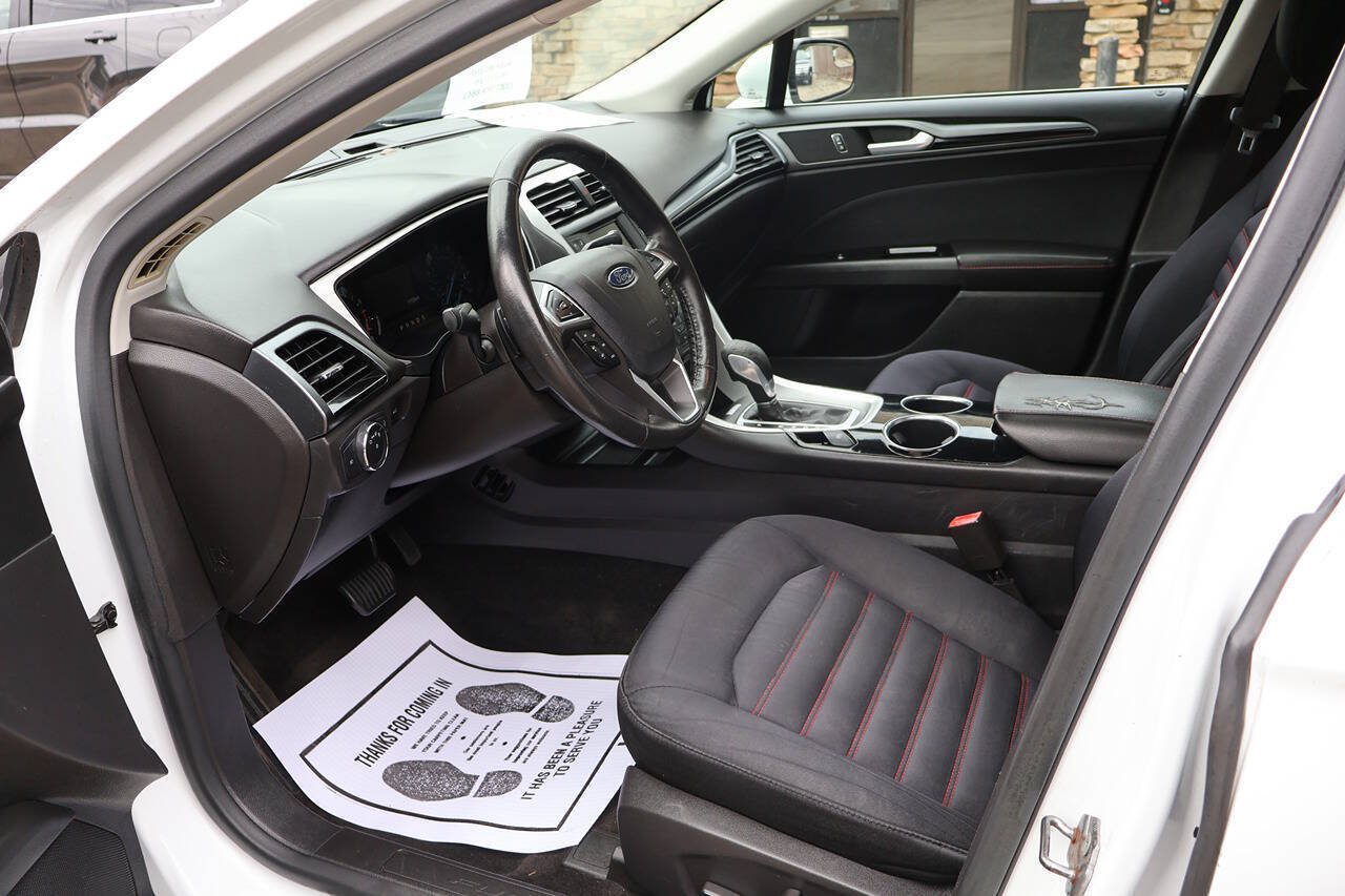 Used 2013 Ford Fusion SE FWD image 12
