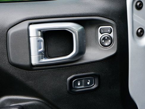 Used 2024 Jeep Gladiator Rubicon w/ Convenience Group image 16