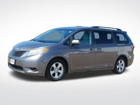 Used 2015 Toyota Sienna LE image 7