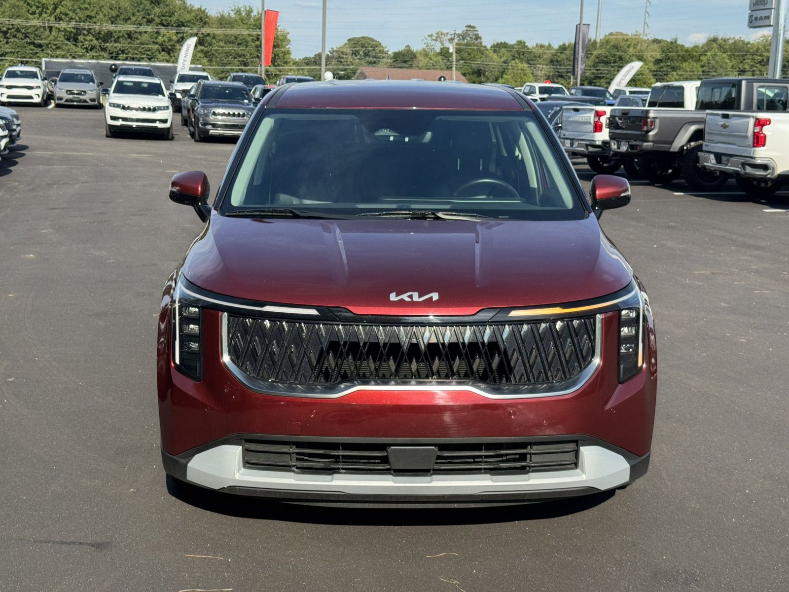 Used 2025 Kia Carnival FWD image 2