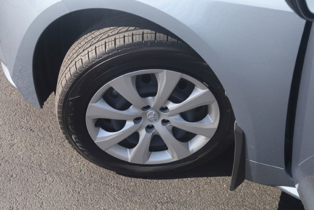 Used 2024 Toyota Corolla LE FWD image 31