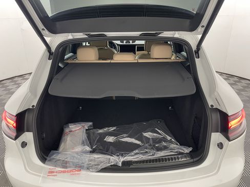 Used 2025 Porsche Macan image 21