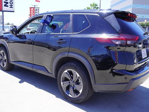 Used 2024 Nissan Rogue SV FWD image 4