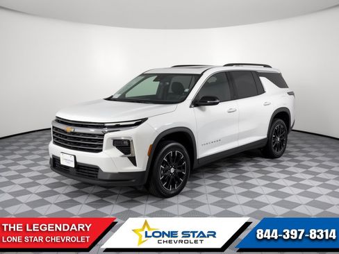 Certified 2025 Chevrolet Traverse LT w/ Sun and Wheel Package FWD image 1