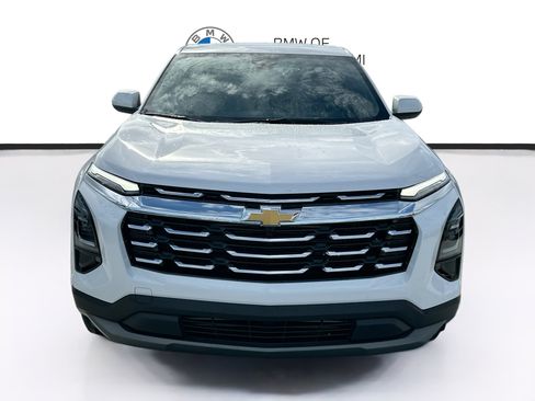 Used 2025 Chevrolet Equinox LT FWD image 2