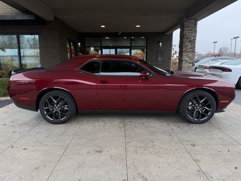 Used 2022 Dodge Challenger SXT w/ Driver Convenience Group image 6