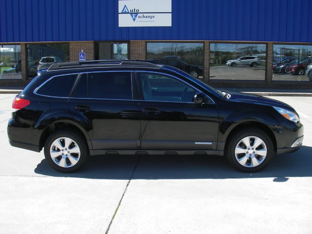 Used 2011 Subaru Outback 2.5i Premium w/ All-Weather Pkg AWD/4WD image 4