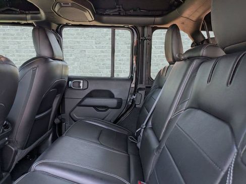 Used 2023 Jeep Wrangler Unlimited Sahara AWD/4WD image 14
