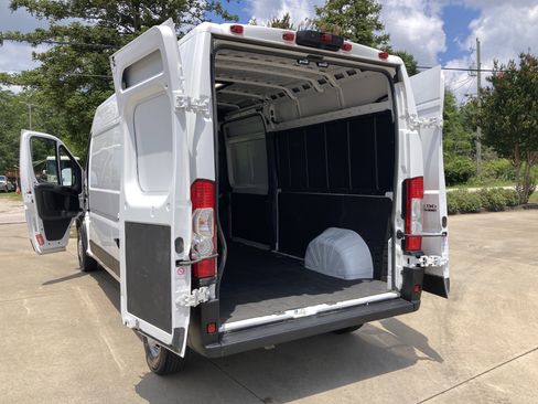 Used 2024 RAM ProMaster 2500 w/ Convenience Group FWD image 14