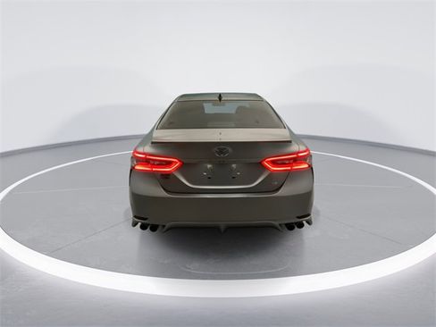 Used 2021 Toyota Camry XSE image 3