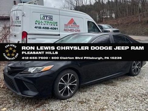 Used 2019 Toyota Camry SE image 1