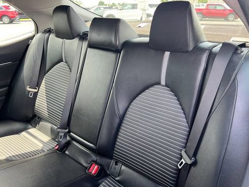 Used 2018 Toyota Camry SE FWD image 23