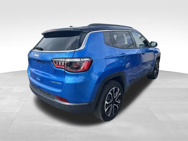 Used 2023 Jeep Compass Limited w/ Sun and Sound Group AWD/4WD image 3