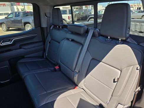 Used 2022 GMC Sierra 1500 SLT w/ SLT Premium Plus Package AWD/4WD image 17