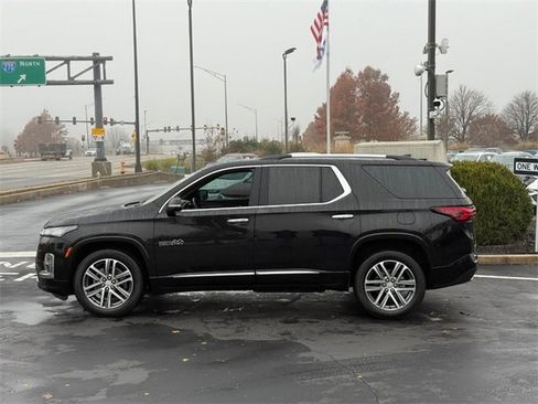 Used 2023 Chevrolet Traverse High Country image 2