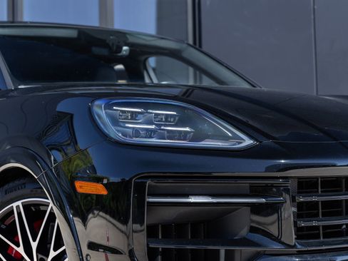 Certified 2024 Porsche Cayenne S image 19