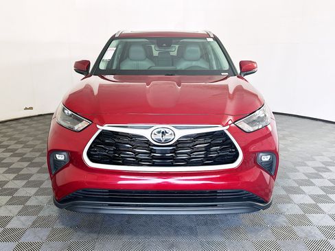 Used 2025 Toyota Highlander XLE AWD/4WD image 8