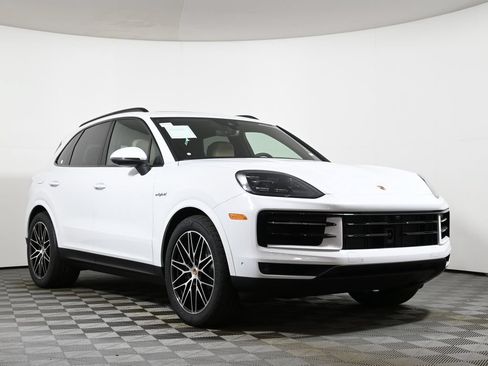 Used 2026 Porsche Cayenne E-Hybrid AWD/4WD image 9