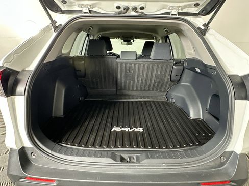 Used 2019 Toyota RAV4 LE image 27