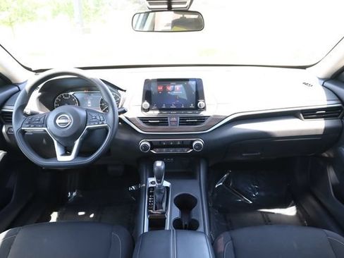 Used 2025 Nissan Altima 2.5 SV FWD image 16