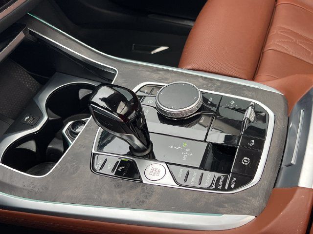 Used 2022 BMW X7 xDrive40i w/ Premium Package AWD/4WD image 31