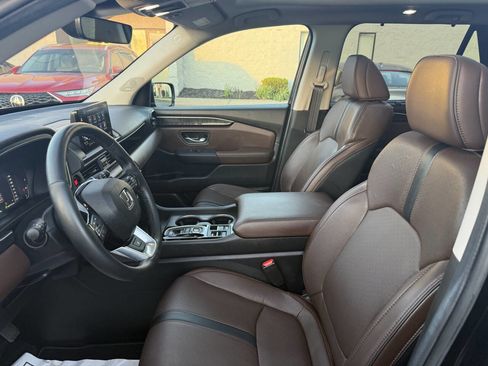 Used 2025 Honda Pilot Elite image 18