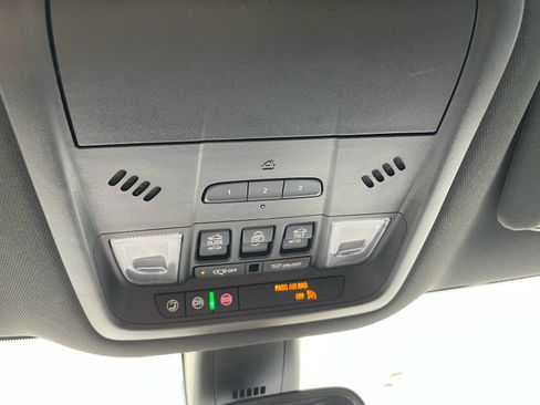 Used 2023 Buick Enclave Essence w/ Experience Buick Package FWD image 15